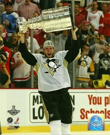 Jordan Staal Pittsburgh Penguins Holding Stanley Kupası 8x10 fotoğraf